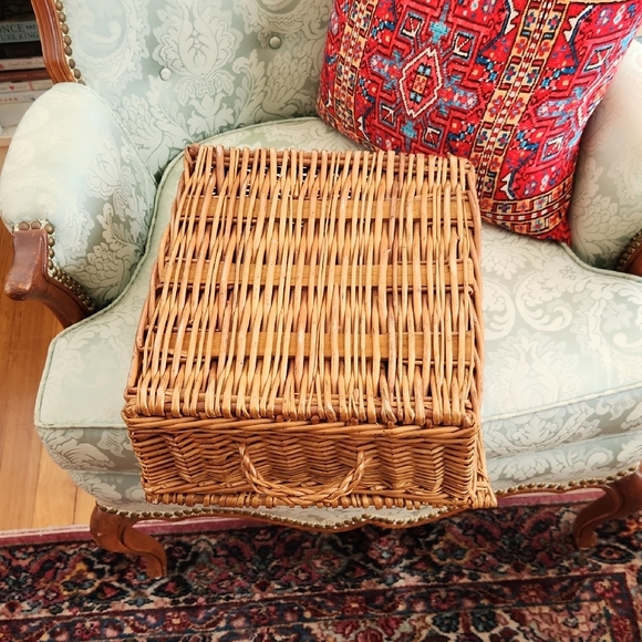Vintage Wicker Picnic/Sewing Basket - Picture 3 of 5
